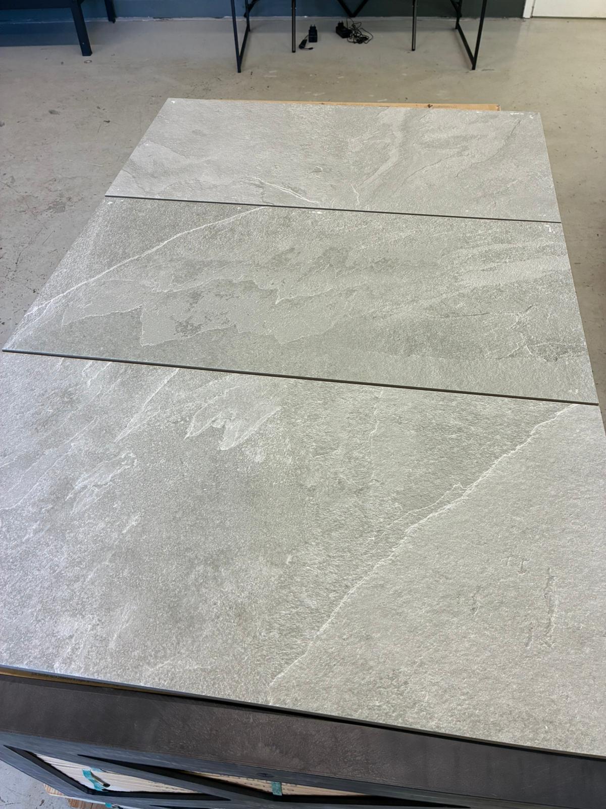 Aura Antislip 37,5x75,5 lattialaatta