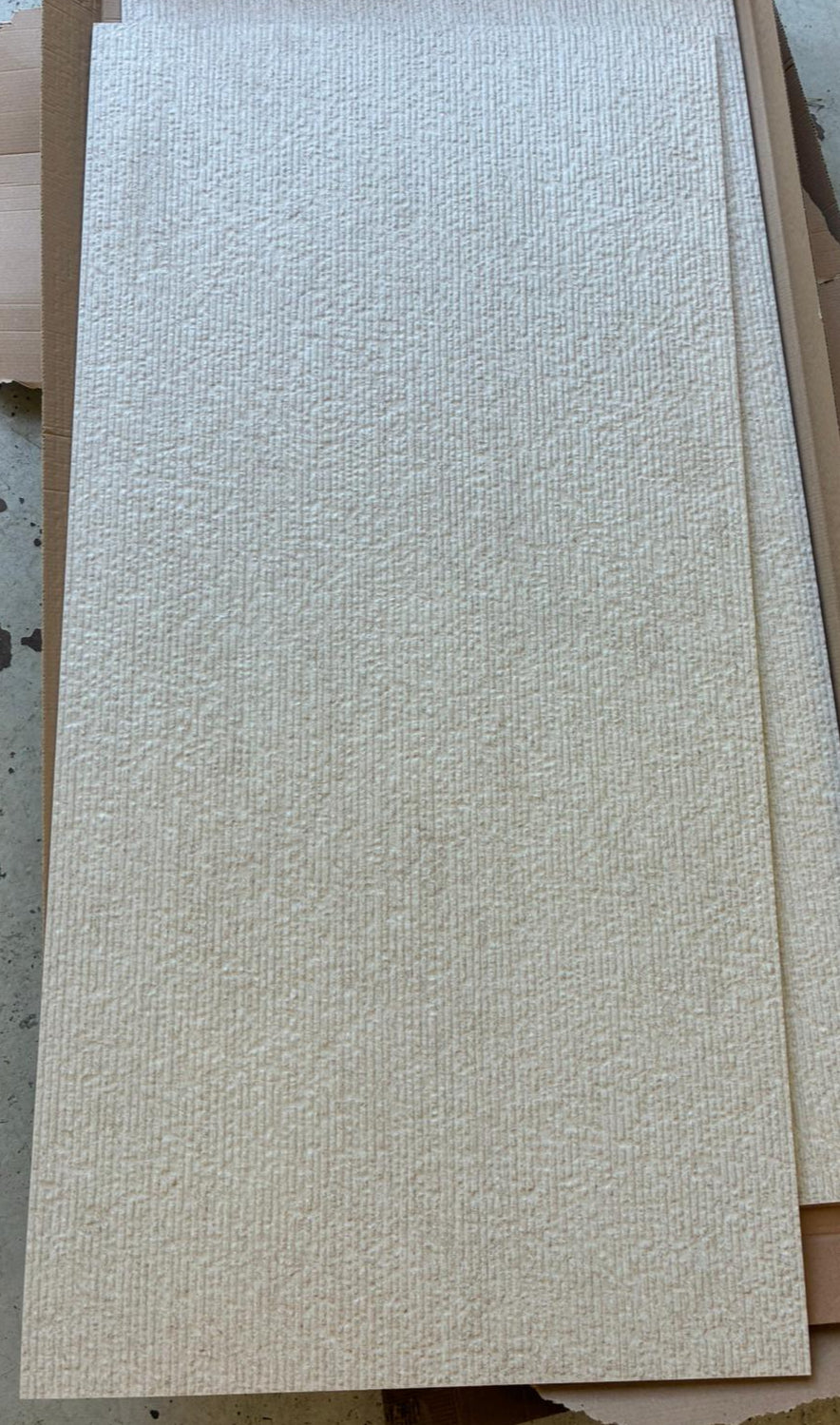 Lattialaatta Everest Arena