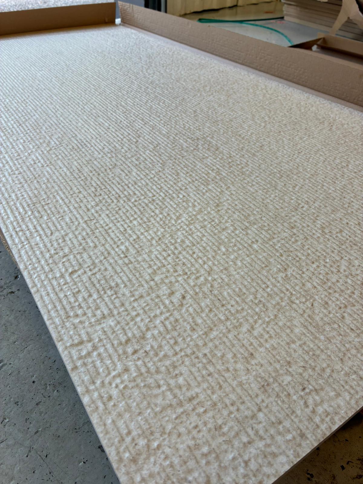 Lattialaatta Everest Arena